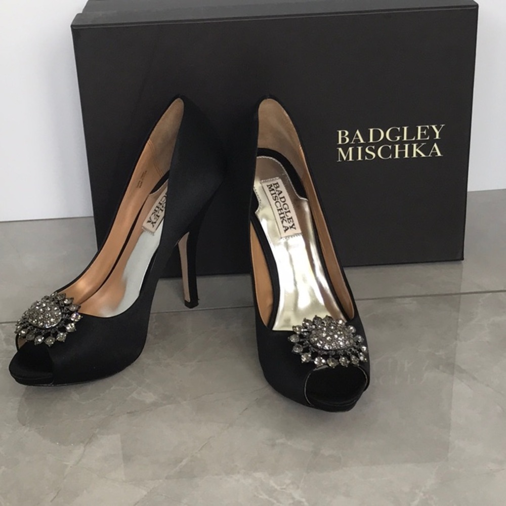 Badgley Mischka Black Satin embellished Evening Peep toe pumps!  SIZE 6.5 EUC
